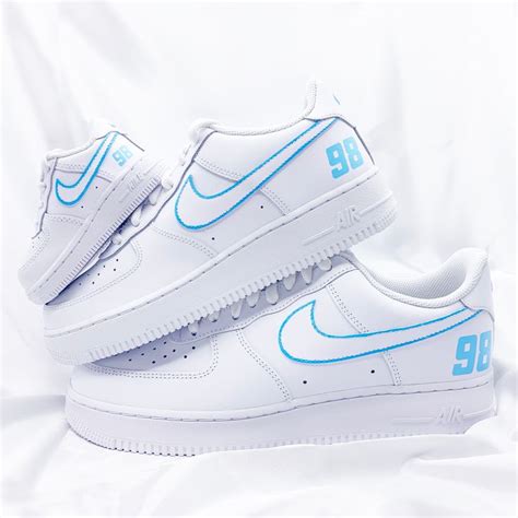 nike air force mit silbernen nike zeichen